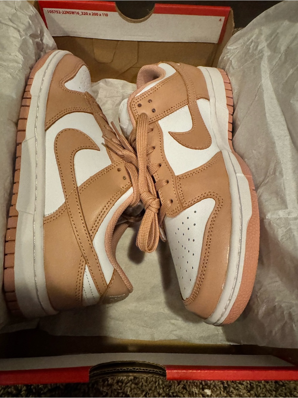 W NIKE DUNK LOW
White/Rose Whisper